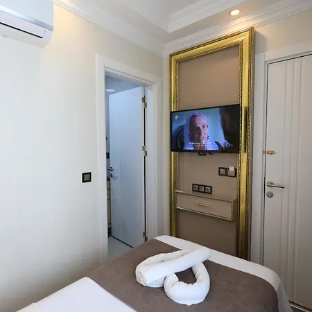 Blue Zerzevan Hotel